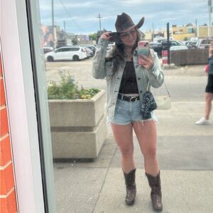 Meet your Posher, Grace